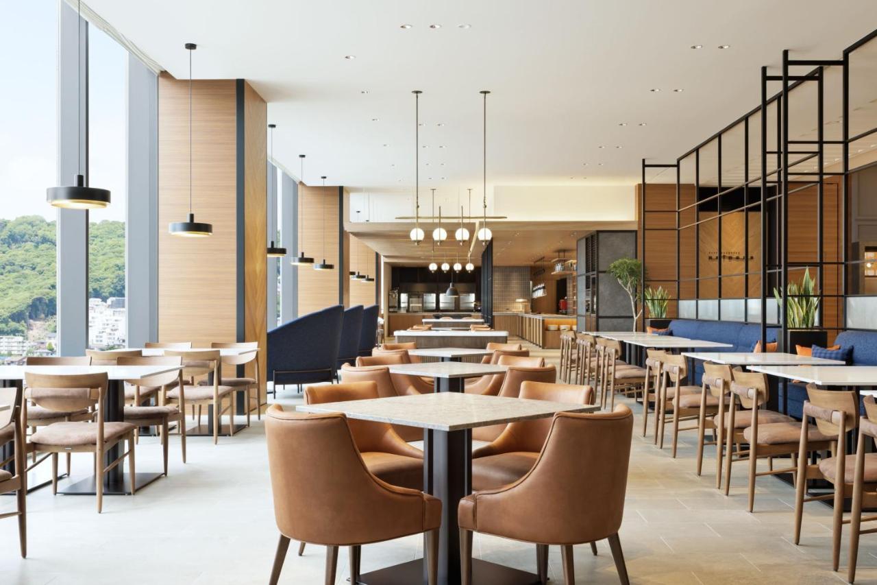 Sheraton Grand Hiroshima Hotel Екстер'єр фото The lounge at Changi Airport