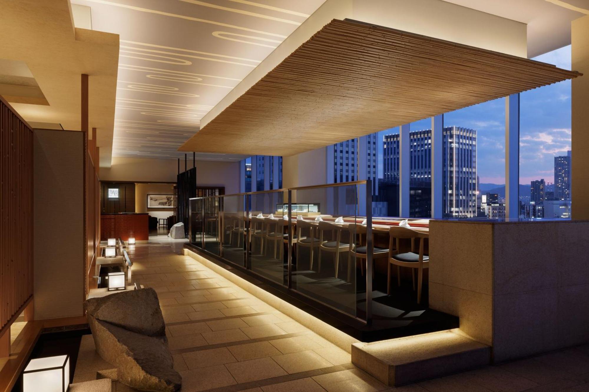 Sheraton Grand Hiroshima Hotel Екстер'єр фото The bar at the 39th floor
