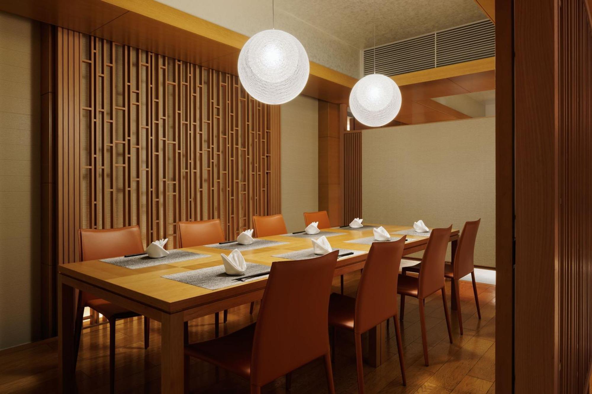 Sheraton Grand Hiroshima Hotel Екстер'єр фото Interior of a restaurant