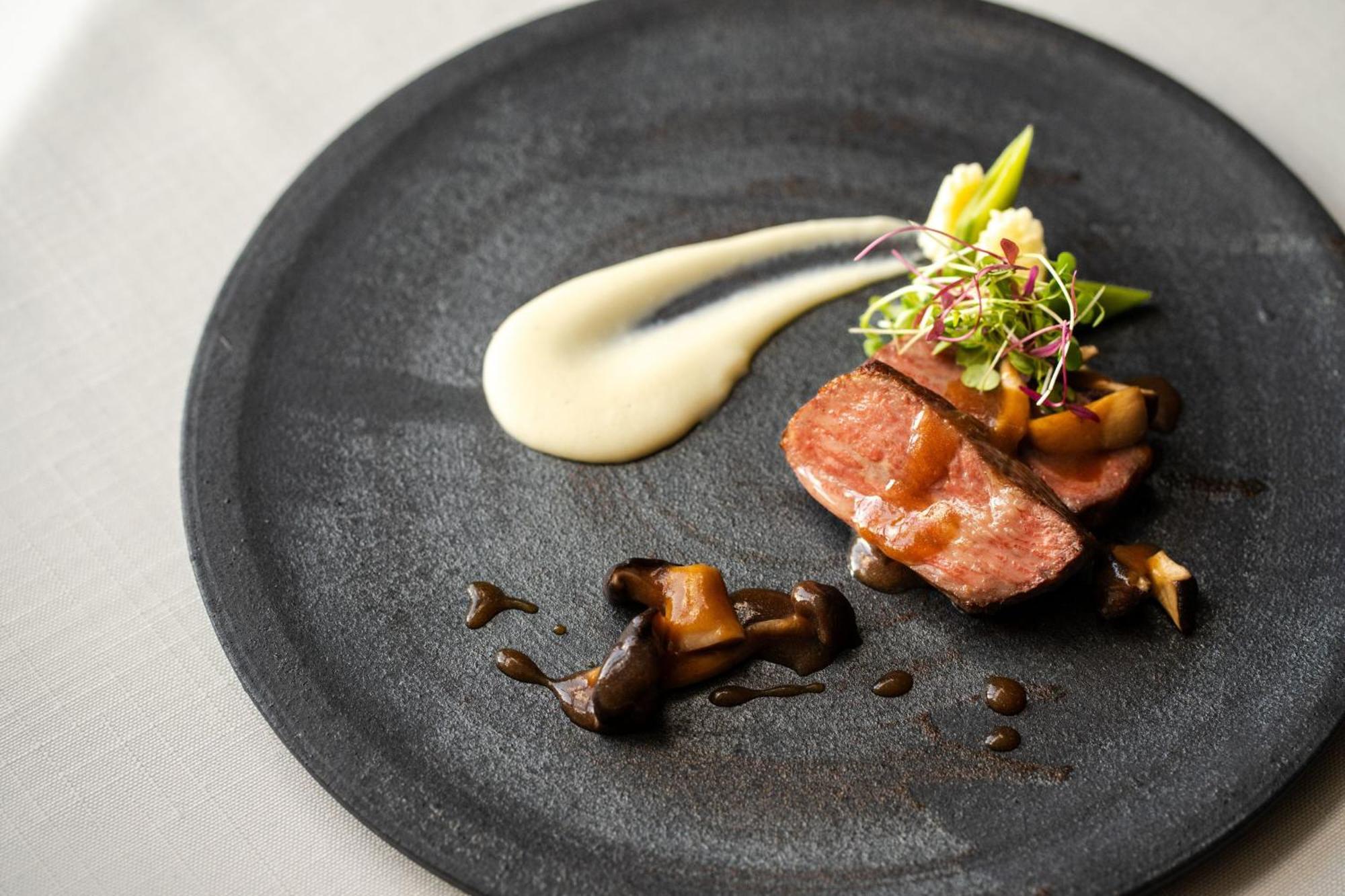 Sheraton Grand Hiroshima Hotel Екстер'єр фото A dish from the restaurant